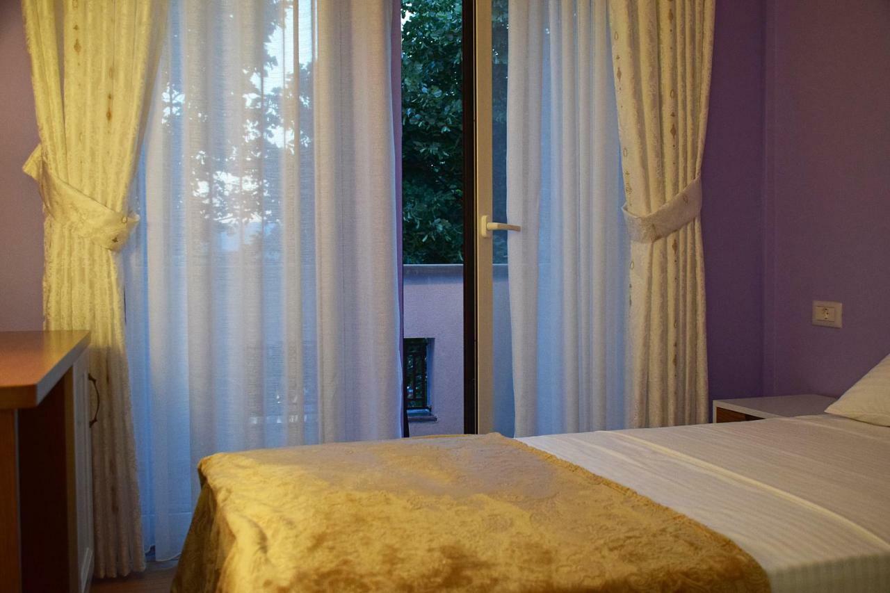 Eagles Philadelphia Bed & Breakfast คอร์เชอ ภายนอก รูปภาพ