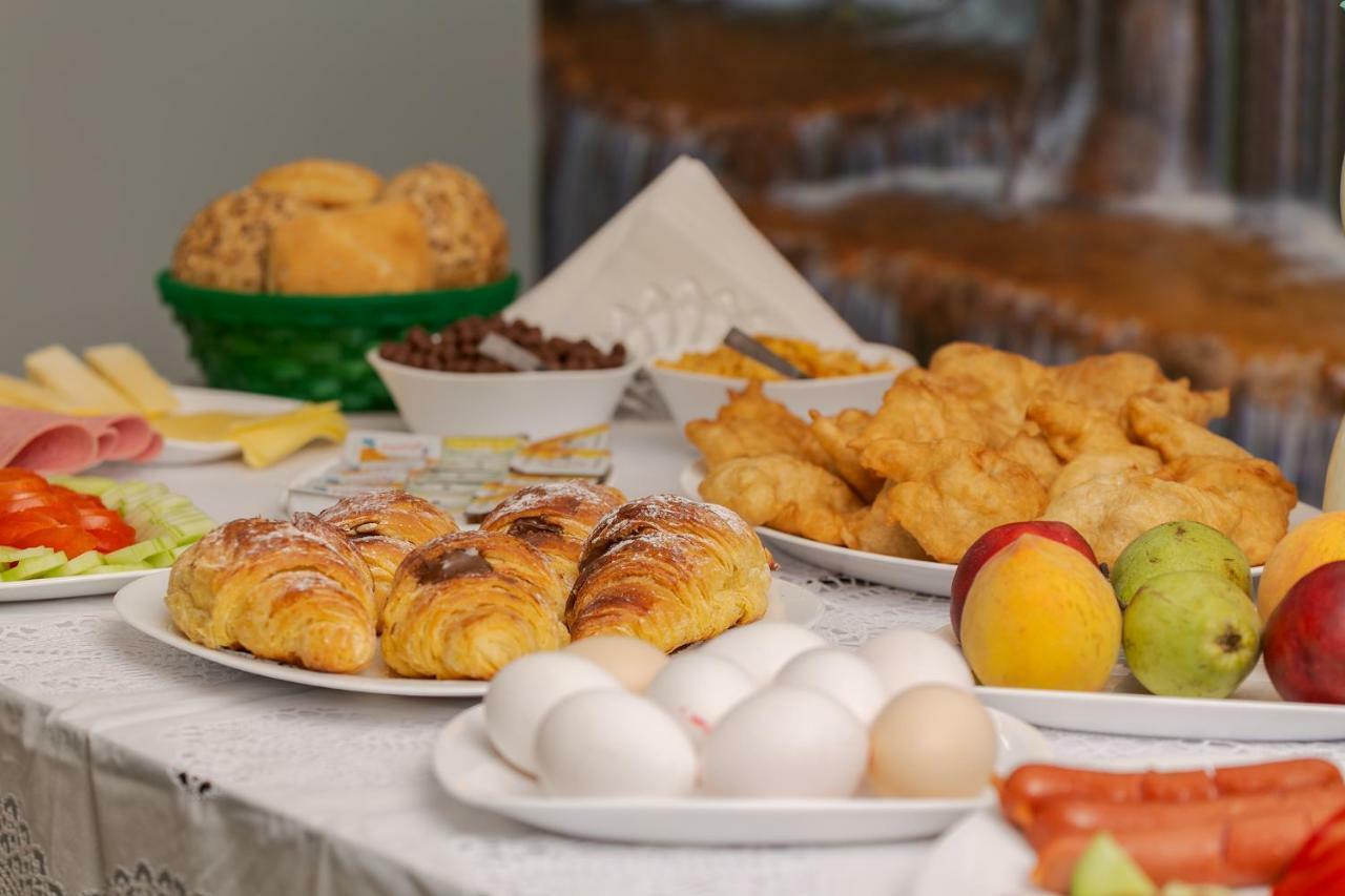 Eagles Philadelphia Bed & Breakfast คอร์เชอ ภายนอก รูปภาพ